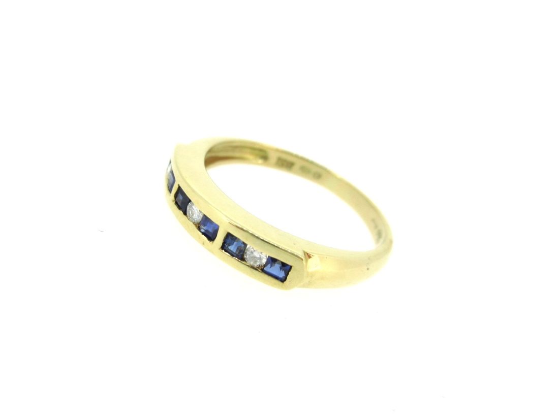 Sapphire diamond ring