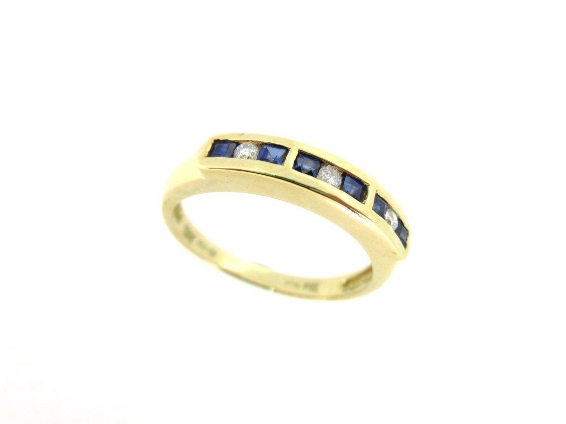 Sapphire diamond ring