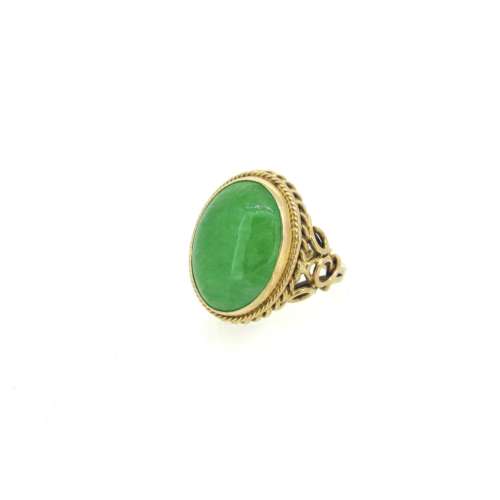 9ct gold vintage jade ring.